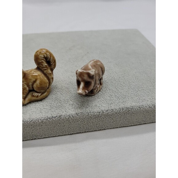 2 Wade Whimsies Figurines Squirrel & Pig  Mini porcelain animals - Picture 3 of 16